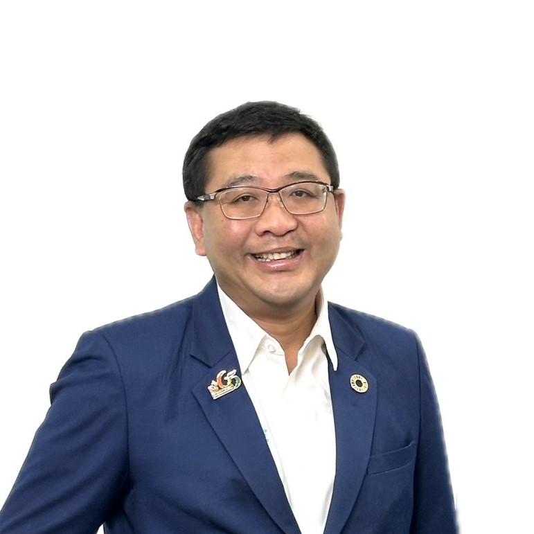 Dr.-Yossapong-Photo